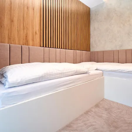 Design Stella Private Pool & 4*